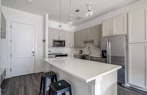 Highland Apartment | Modern 1BR in the Highlands w/Pool, W/D & Gym, walkable, by Blueground