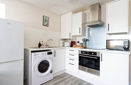 Gabalfa Apartment | Modern 1BR Near Independent Eateries