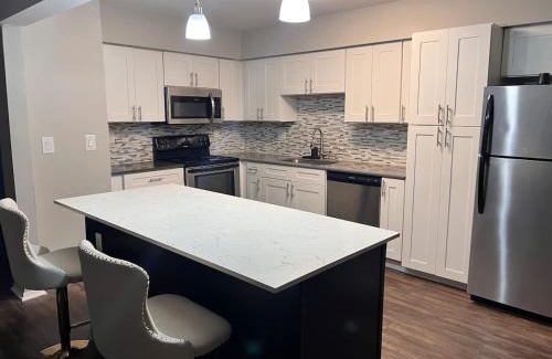 Farmington Hills Apartment | Modern 1BR Porchlight retreat