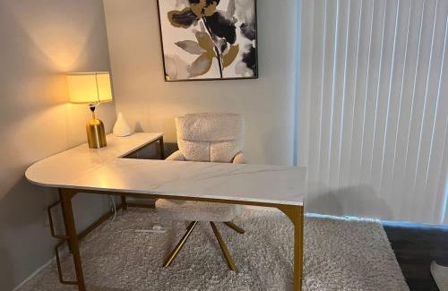 Farmington Hills Apartment | Modern 1BR Porchlight retreat