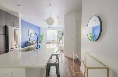 Tempe Apartment | Modern 1BR | Sleek, Bright, w/Parking & Desk