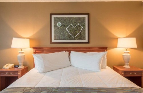 Cheat Lake Hotel | Modern 1BR Suite at Lakeview Golf Resort w Pool