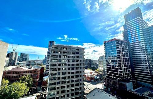 Melbourne Central Business District Apartment | Modern 1BR West Melbourne Gateway