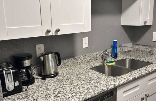 Greater Heights Apartment | Modern 2 Bed 1 Bath near Downtown & Farmers Market