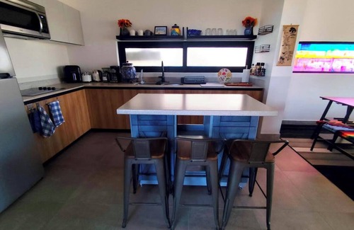 La Ventana Condo | Modern 2 bed/2 bath, 1st floor condo. nCasa Ventosos (Calypso 102).