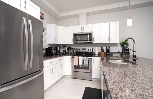 Northwest Point Apartment | Modern 2 Bed Apt w/Pool Near to Diving, Beach, etc