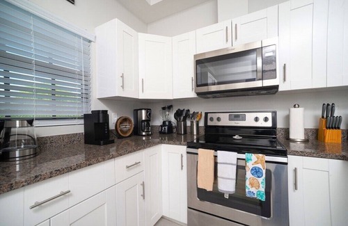 Northwest Point Apartment | Modern 2 Bed Apt w/Pool Near to Diving, Beach, etc