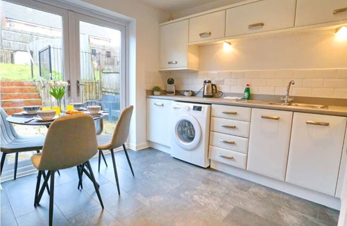 Salford Apartment | Modern 2 bed House Close To City