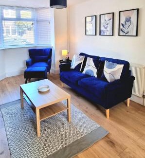 Cleethorpes Villa | Modern 2 Bed House, Cleethorpes - Contractors Welcome!