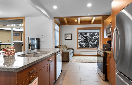 Sun Peaks Cabin | Modern 2 bedroom apartment in village centre