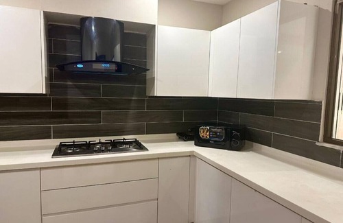 Lahore Apartment | Modern 2-Bedroom Apartment – Perfect for 5 Guests