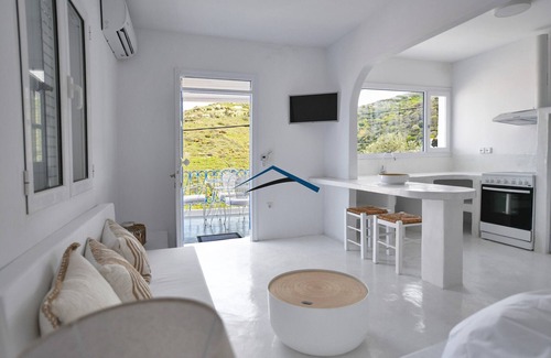 Ioulida Apartment | Modern 2 bedroom apartment in the heart of Ioulida