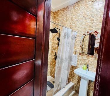 Cape Coast Apartment | Modern 2-Bedroom Apt with African Vibe- Cape Coast