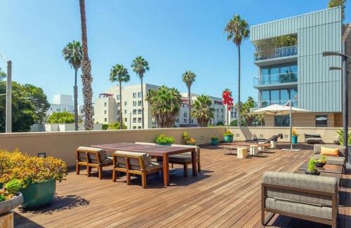 Downtown Apartment | Modern 2-Bedroom Condo with Luxury Amenities