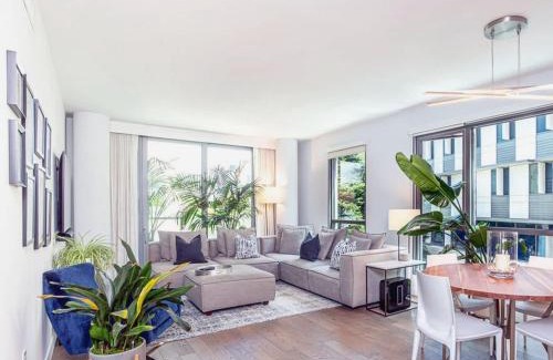Downtown Apartment | Modern 2-Bedroom Condo with Luxury Amenities