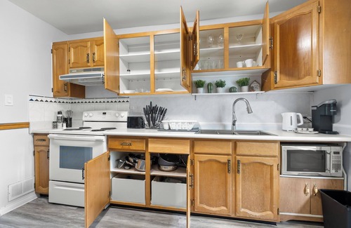 Winnipeg House | Modern 2 Bedroom Home In A Prime Location