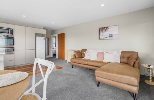 Christchurch House | Modern 2-Bedroom Oasis, Just Steps from the Beach