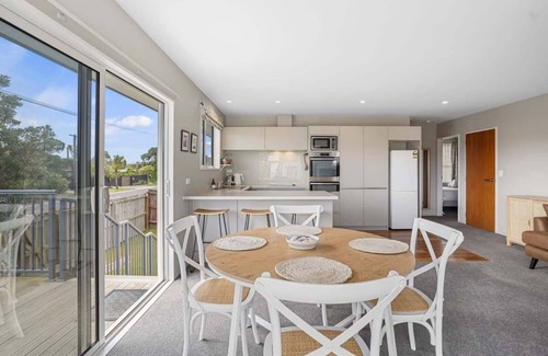 Christchurch House | Modern 2-Bedroom Oasis, Just Steps from the Beach
