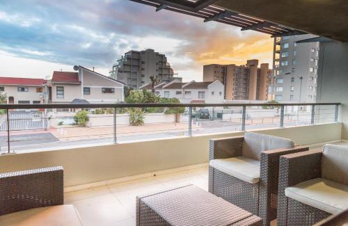 Bloubergstrand Apartment | Modern 2 bedroom with underground parking 1 mins from beach-205 La Cabina, Blouberg, Cape Town