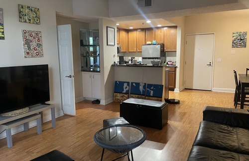 La Brea Apartment | Modern 2 BR near Grove & LACMA