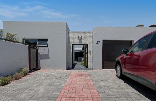 Bloubergstrand Villa | Modern 2 BR Villa Pool near Blouberg Beach Wi-Fi
