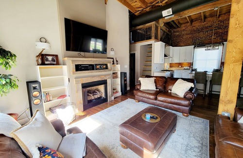 Central Business District Apartment | Modern 2 BR w/Rooftop Deck