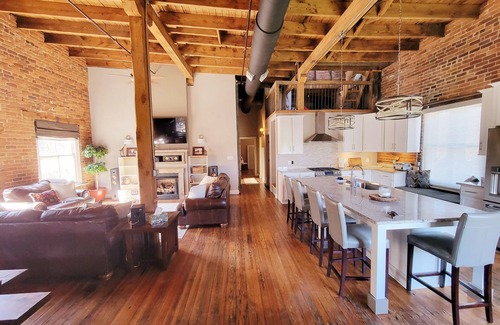 Central Business District Apartment | Modern 2 BR w/Rooftop Deck