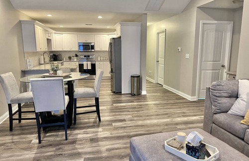 Richmond House | Modern 2bd 2ba- Near I-75, Free WiFi, No Steps