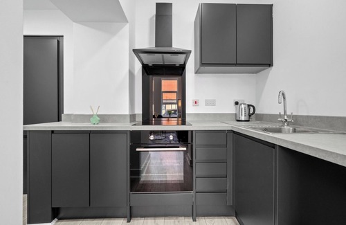 Warrington Apartment | Modern 2BD City Apartment