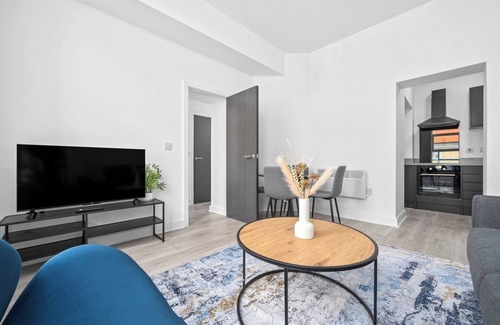 Warrington Apartment | Modern 2BD City Apartment