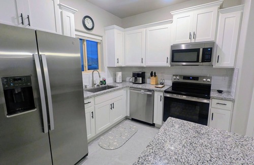 Las Cruces House | Modern 2BR/2BA + Office Home Walk to Red Hawk Golf Club, Near NMSU & White Sands