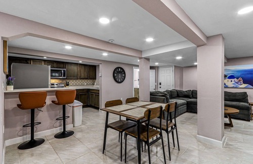 El Paso House | Modern 2BR/2BA Work Desks, 3 TVs