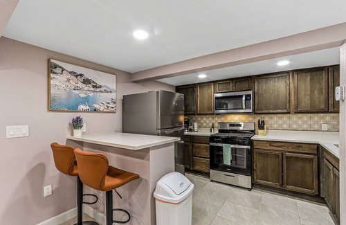 El Paso House | Modern 2BR/2BA Work Desks, 3 TVs