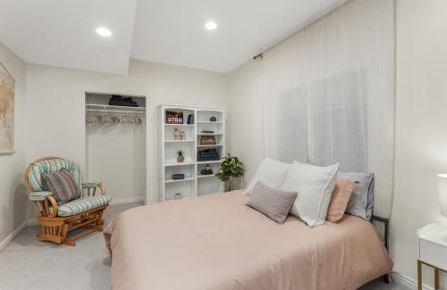Sandy House | Modern 2br Escape Mountain View & Gully Access