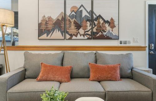 Sandy House | Modern 2br Escape Mountain View & Gully Access