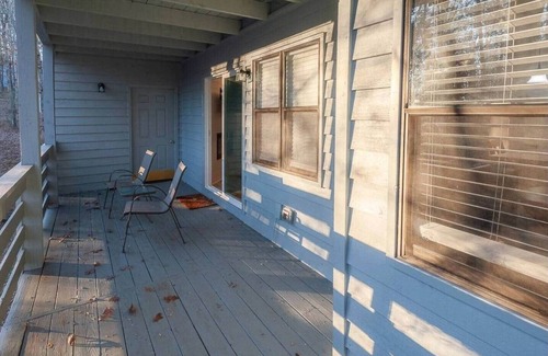 Westminster Condo | Modern 2BR Forest Condo Lakes + Clemson Nearby