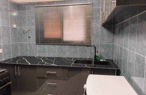 Labone Apartment | Modern 2BR in Labone Wi-Fi/DSTV