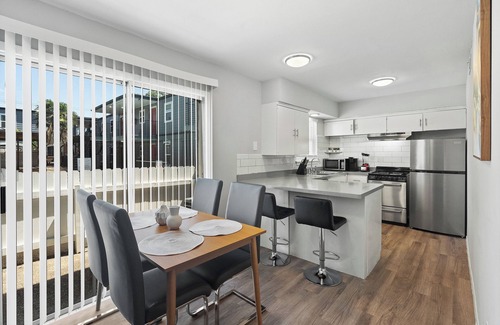 Hyde Park Apartment | Modern 2BR Near UT | Hyde Park | Evonify 3136