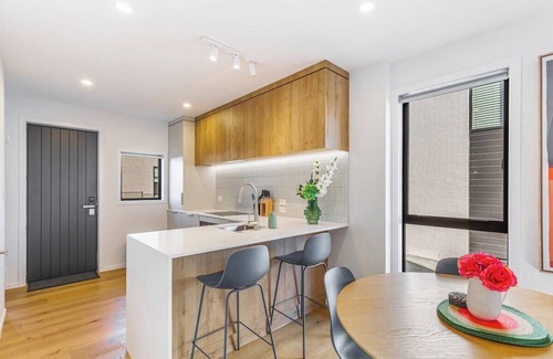 Mission Bay Apartment | Modern 2BR Townhouse in Mission Bay I Zodiak Stays