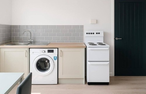 Leeds Apartment | Modern 3-Bed Duplex Apartment – Steps from Leeds Arena & City Centre