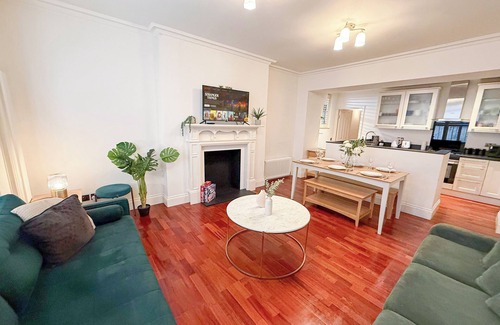 Bryanston and Dorset Square Apartment | Modern 3-Bed Soho flat w/Wifi near Mayfair, Covent Garden, Picadilly Circus