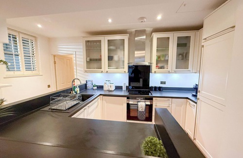 Bryanston and Dorset Square Apartment | Modern 3-Bed Soho flat w/Wifi near Mayfair, Covent Garden, Picadilly Circus