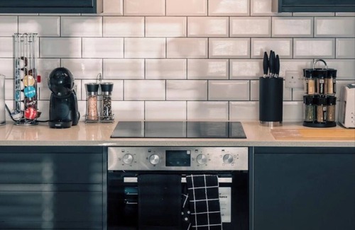 Newport Apartment | Modern 3-Bedroom Apartment in the Heart of Newport