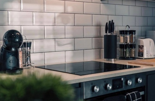 Newport Apartment | Modern 3-Bedroom Apartment in the Heart of Newport