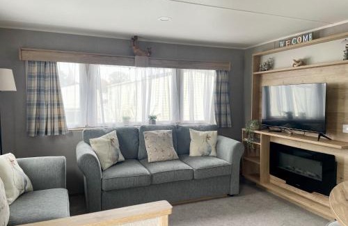 South Cerney Other | Modern 3 Bedroom Caravan, South Cerney