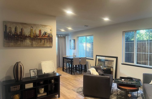 Santa Clara House | Modern 3-bedroom home centrally located close to Levi’s stadium & SJC airport.