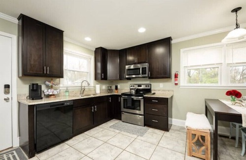 Greensboro House | Modern 3 BR home - Fireplace-Close to everything