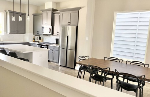 Greater East End House | Modern 3BD/3.5BA Near Downtown & Airport