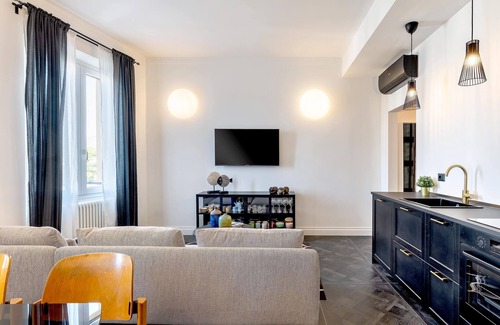 Santa Maria Novella Apartment | Modern 3BD apartment near centre. Belfiore