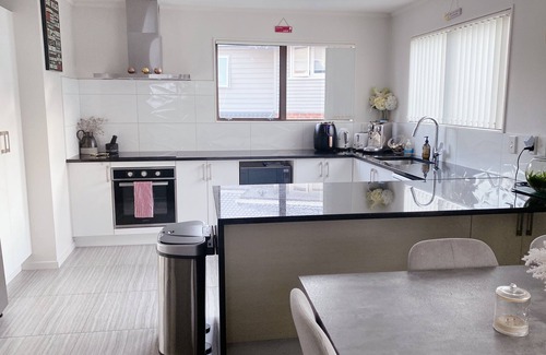 Greenlane - Ellerslie House | Modern 3bed 2.5bath with in-outdoor flow + study